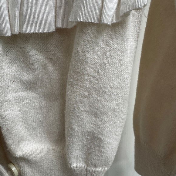 OshKosh B'gosh Genuine Kids 3T Girls  Cream Ruffle Sweater Cardigan - Picture 4 of 6